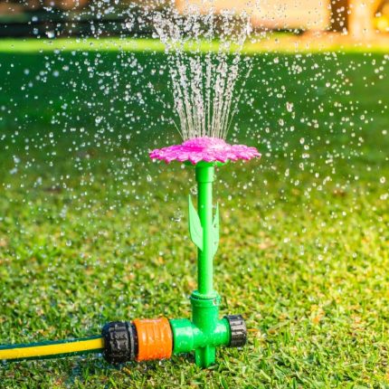 Holman Mini Daisy Sprinkler, lightweight and efficient with a gentle spray pattern for gardens and lawns